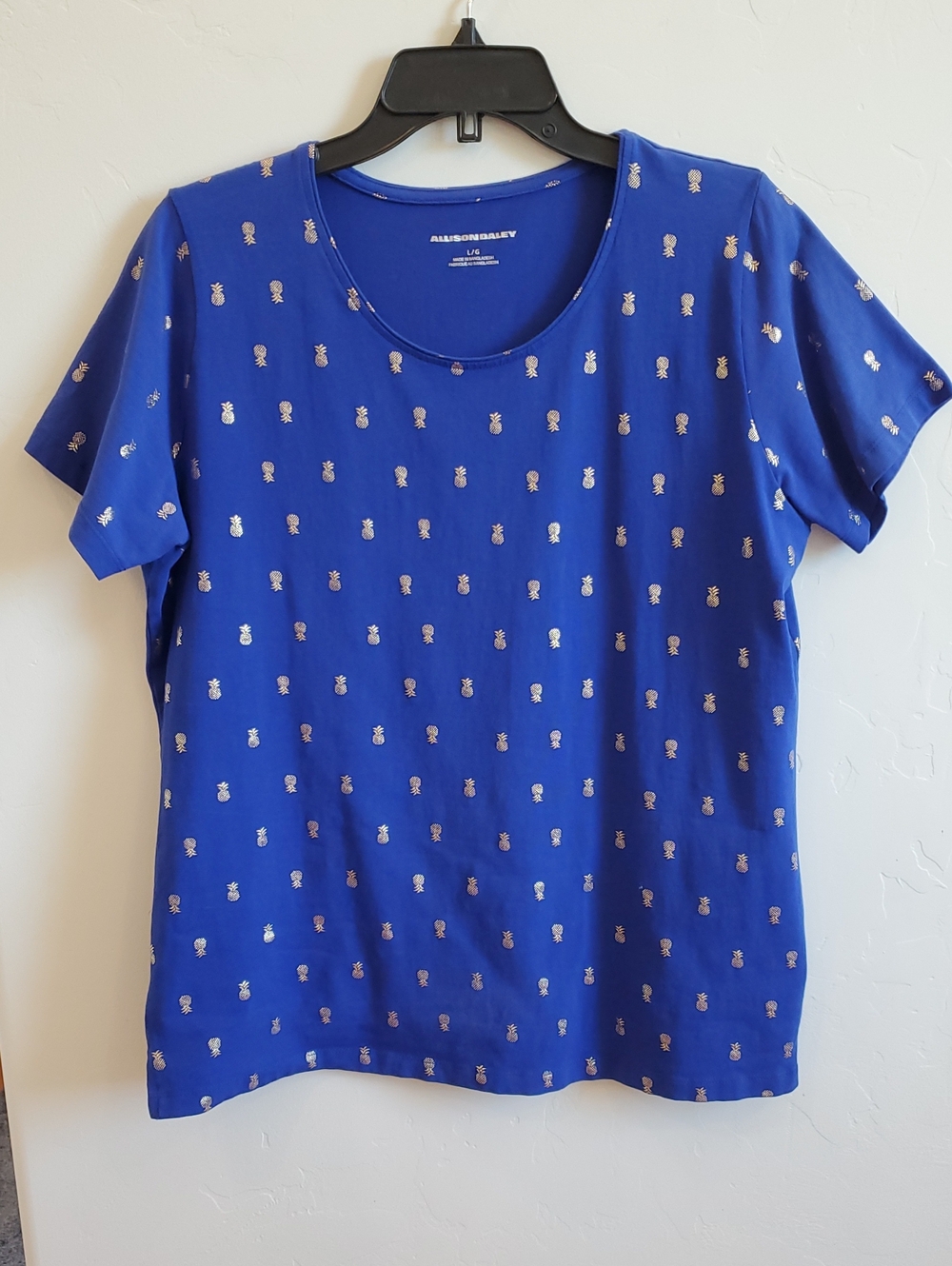 Royal Blue Short Sleeve Stretch Tee with Pineapples Large